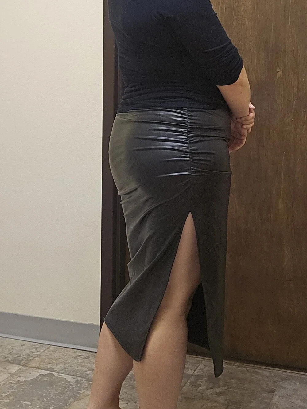 Halara Black High Waisted Tummy Control Ruched Curve Hem Skirt - Picture 12 of 13
